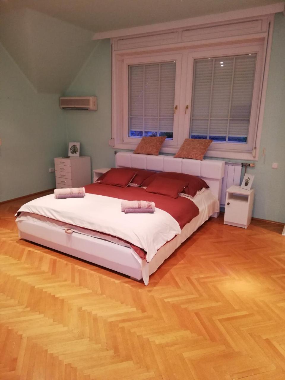 Pero Panzio Bed & Breakfast Дебрецен Екстериор снимка