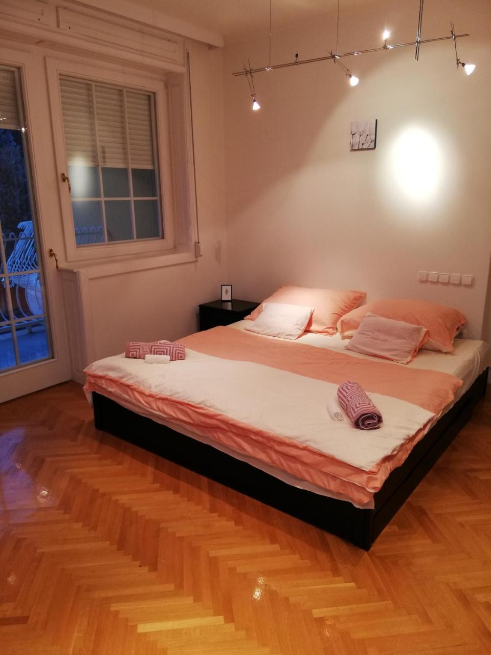 Pero Panzio Bed & Breakfast Дебрецен Екстериор снимка
